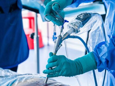 joimax iLESSYS endoscope in action in the OR connected to the camsource Duo Camera head