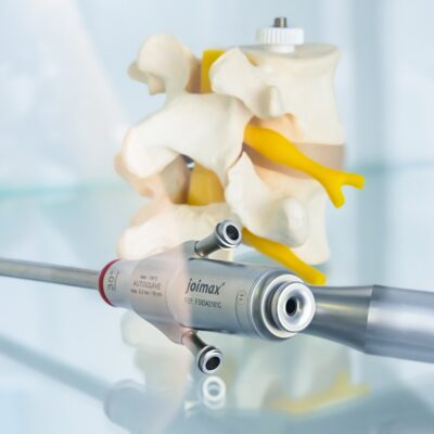 A joimax endoscope for endoscopic spine surgery and an anatomical model on display symbolizing the company of joimax